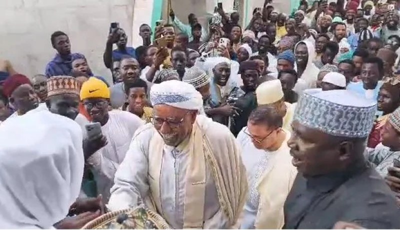 الخليفة العام للطريقة التجانية يزور الزاوية التجانية للمقدّم بابا جللو