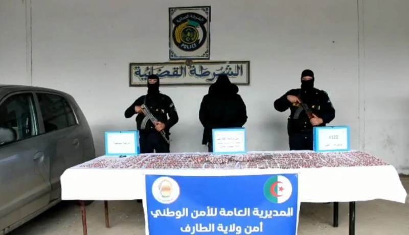 الطارف.. البياري يطيح بشبكة لترويج المهلوسات ويحجز 4122 كبسولة كانت مخبأة داخل سيارة