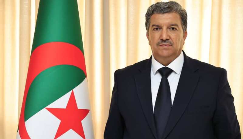 وزير الاتصال يهنئ الجزائريين والأسرة الإعلامية بمناسبة شهر رمضان المبارك 