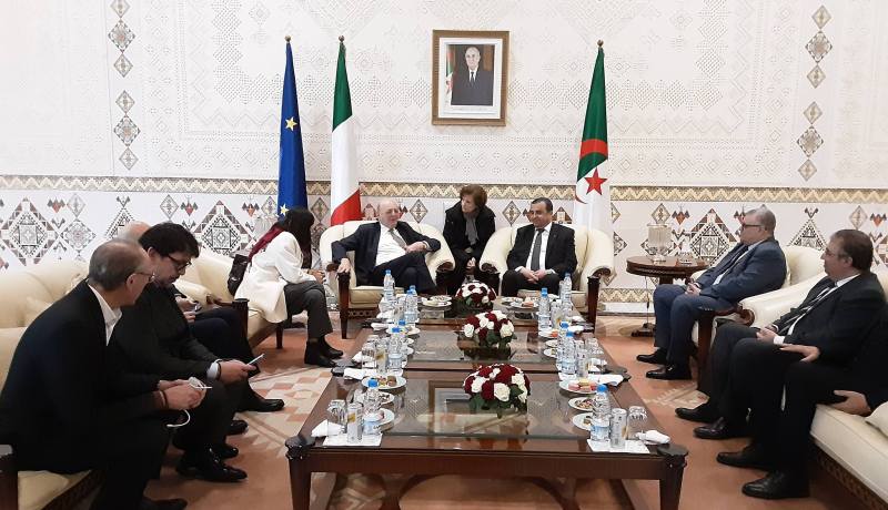 وزير البيئة وأمن الطاقة الإيطالي يحل بالجزائر