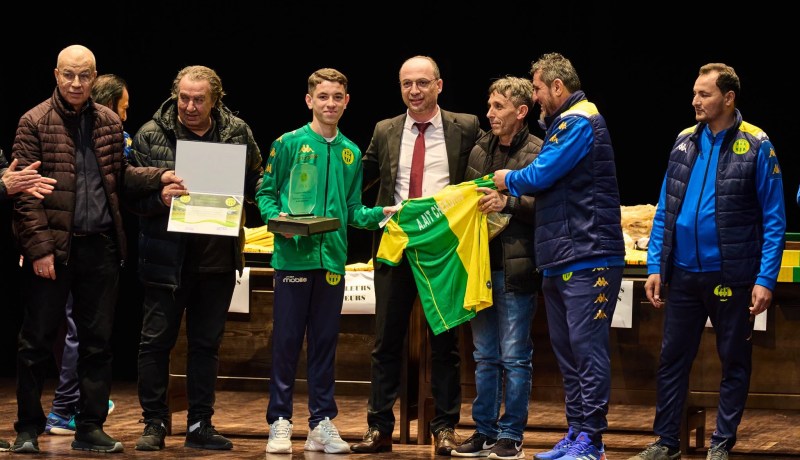 بالصور.. تكريم الفئات الشبانية لشبيبة القبائل في حفل خاص