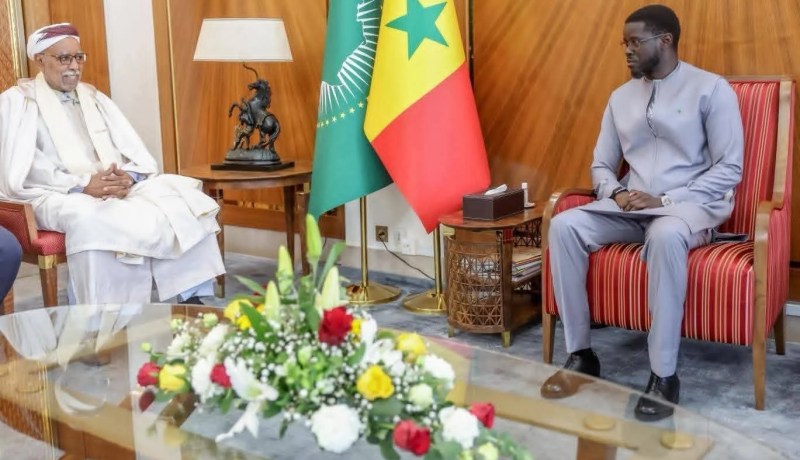 الخليفة العام للطريقة التيجانية الشيخ علي بن العرابي يستقبل من قبل الرئيس السنغالي