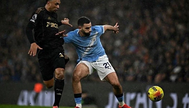 آيت نوري يواصل عروضه القوية ويكسب ثقة غوارديولا