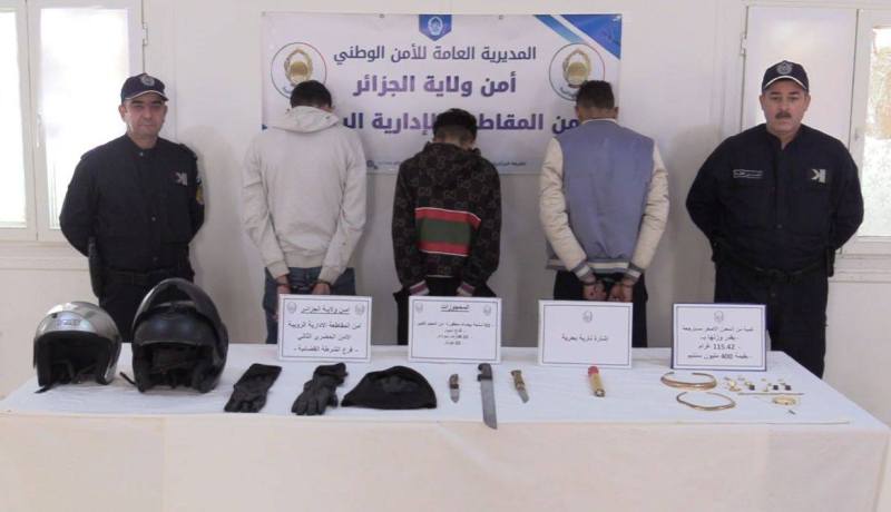 العاصمة.. توقيف 3 أشخاص سطوا على محل مجوهرات بالرويبة