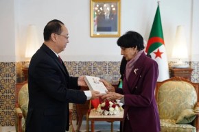 عسلاوي تستقبل سفير الصين بالجزائر