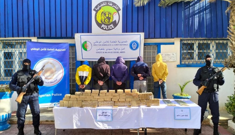 سيدي بلعباس..حجز 43 كلغ “كيف” وتوقيف 5 أشخاص