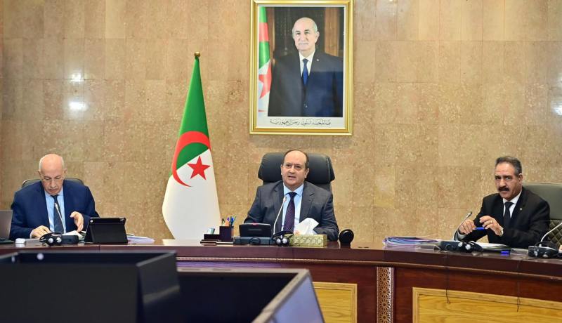 المدارس الخاصة والحج.. مشاريع هامة على طاولة الوزير الأول