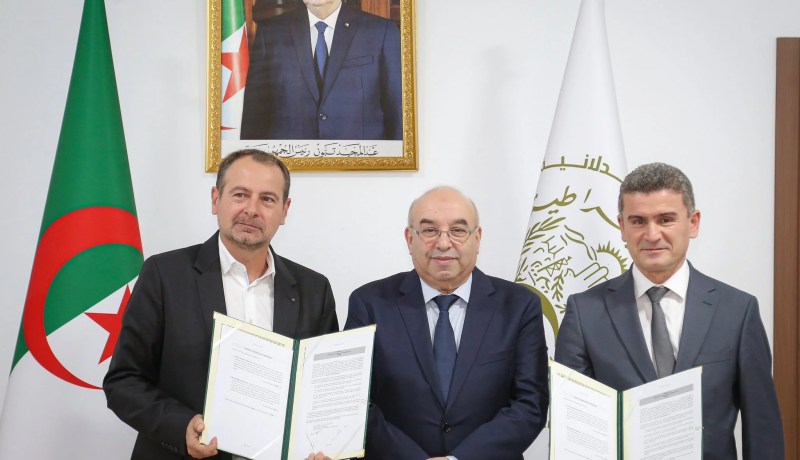 توقيع مذكرة تفاهم بين “صيدال” و”سانوفي” 