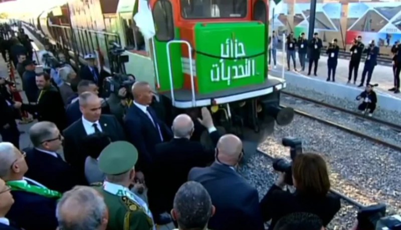 رئيس الجمهورية يشرف على مراسم استقبال قطار نقل أولى شحنات خام الحديد من منجم غارا جبيلات باتجاه وهران