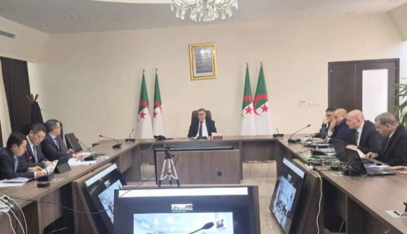 متابعة مشروع الخط المنجمي الشرقي .. جلاوي يترأس اجتماعا هاما