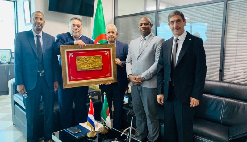 رئيس حزب صوت الشعب يستقبل سفير كوبا بالجزائر بطلب منه