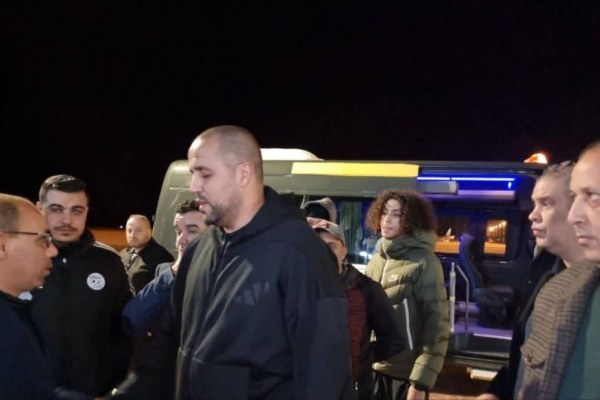 بوقرة يحل بعنابة لتشييع جثمان والده إلى مثواه الأخير