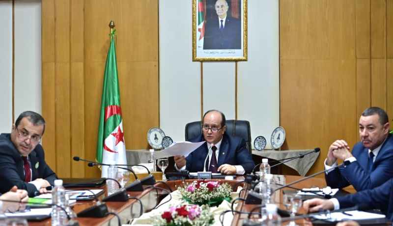 سيفي غريب يشدد على تسليم الرصيف المنجمي بعنابة نهاية 2026