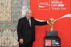 بالصور.. الرئيس تبون يستقبل وفدًا من “الفيفا” ومجسّم كأس العالم