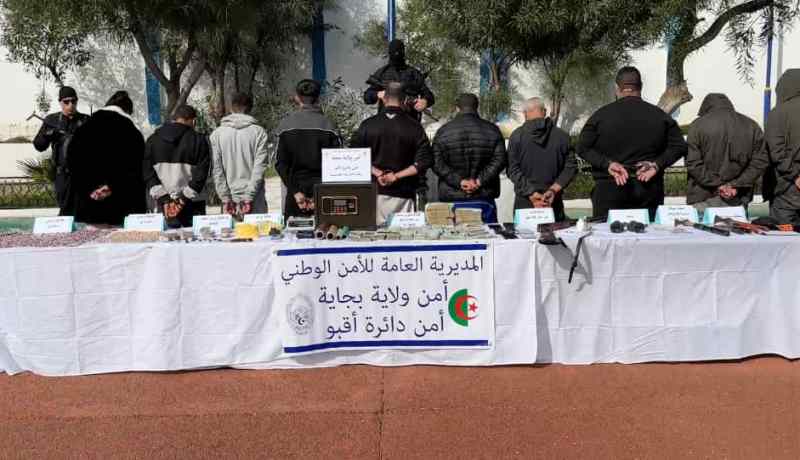 بجاية: الإطاحة بشبكة تُتاجر بالمخدرات وحجز كمية من الكوكايين وأسلحة