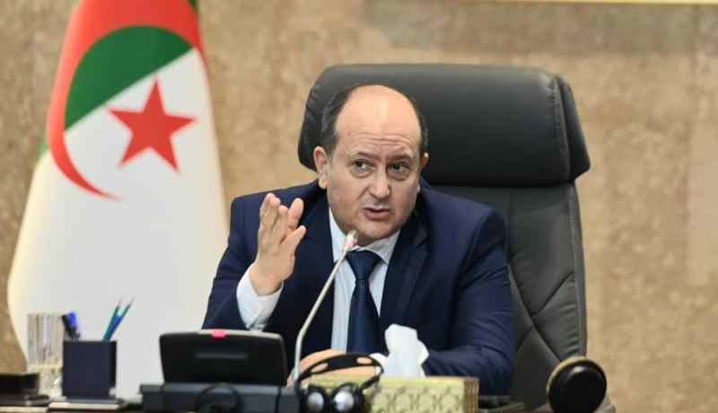 الوزير الأول يترأس اجتماعا للحكومة