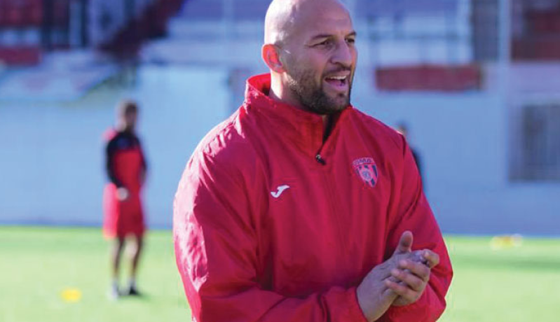 بن حاحة: “نسعى للفوز ضد أولمبيك أسفي للبقاء في الصدارة”