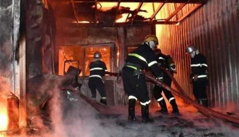 الجلفة.. حريق داخل مستودع لتخزين الاواني البلاستيكية