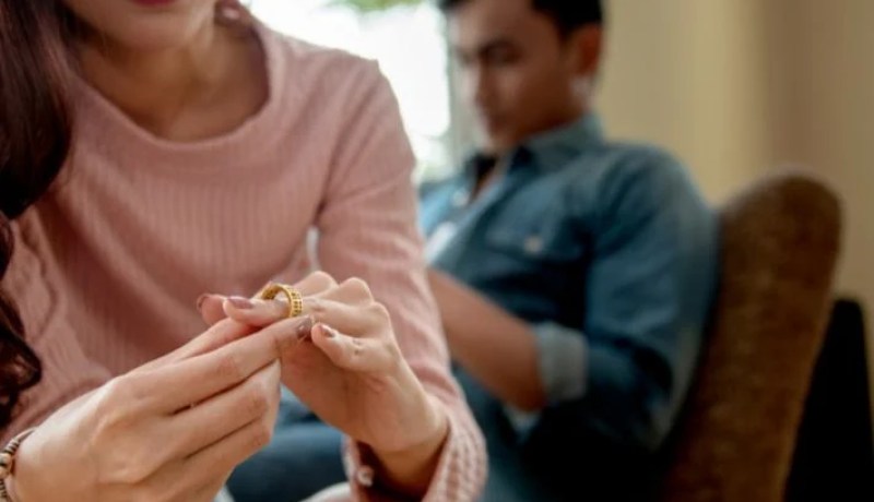 كرامتي لن تكون سوى بالطلاق