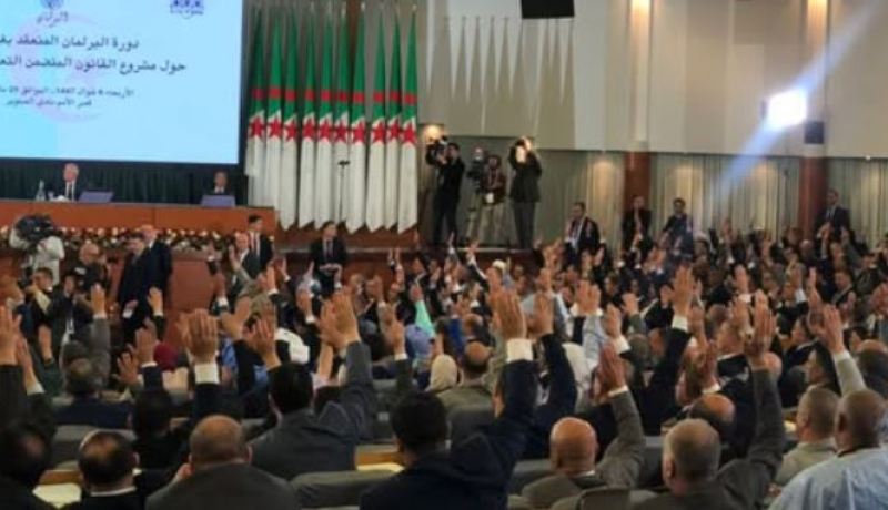 البرلمان يصادق بالأغلبية على مشروع قانون التعديل التقني للدستور