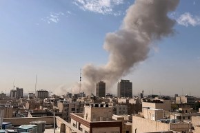 إيران..الإدعاء برفض مقترحات جنيف مجرد تبرير للحرب ولا نستبعد استهداف منشآت دبلوماسية بالمنطقة