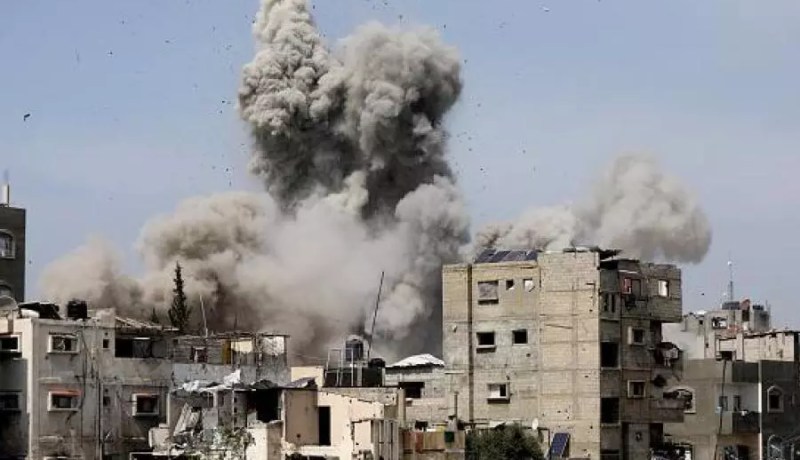 غزة.. 3 شهداء و10 جرحى في قصف صهيوني استهدف مركبة بمخيم النصيرات