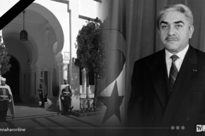 إلقاء النظرة الأخيرة على جثمان الراحل “زروال” بقصر الشعب