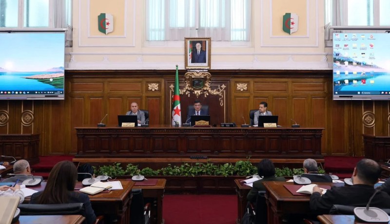 ولاية الجزائر تضبط ترتيبات النقل والتموين والنظافة تحسبًا لعيد الفطر