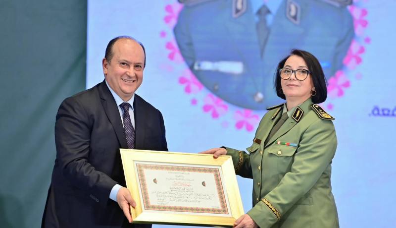 ممثّلًا للرئيس تبون.. الوزير الأول يشرف على تكريم عدد من النساء المتميزات