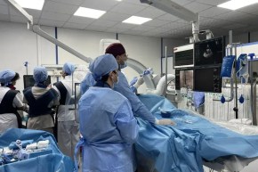 مستشفى وهران: إجراء أول عمليتين لعلاج الصمام ثلاثي الشرفات باستخدام تقنية “تري كليب”