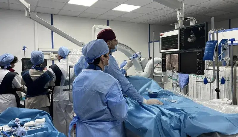 مستشفى وهران: إجراء أول عمليتين لعلاج الصمام ثلاثي الشرفات باستخدام تقنية “تري كليب”