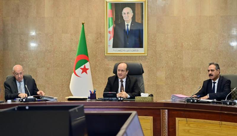 تناول عدة مشاريع.. الوزير الأول يترأس اجتماعا للحكومة