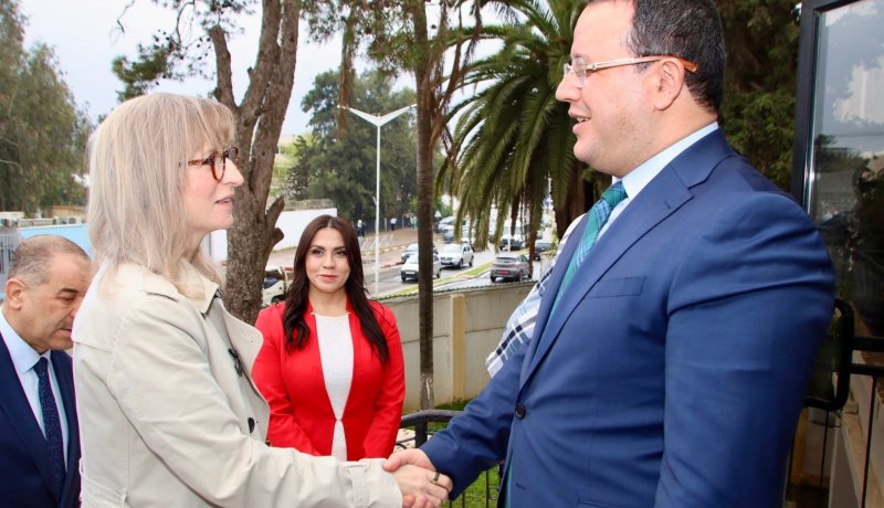 بودن يستقبل سفيرة كندا لدى الجزائر