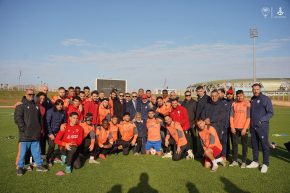 والي وهران يزور تدريبات مولودية وهران ويحفز اللاعبين