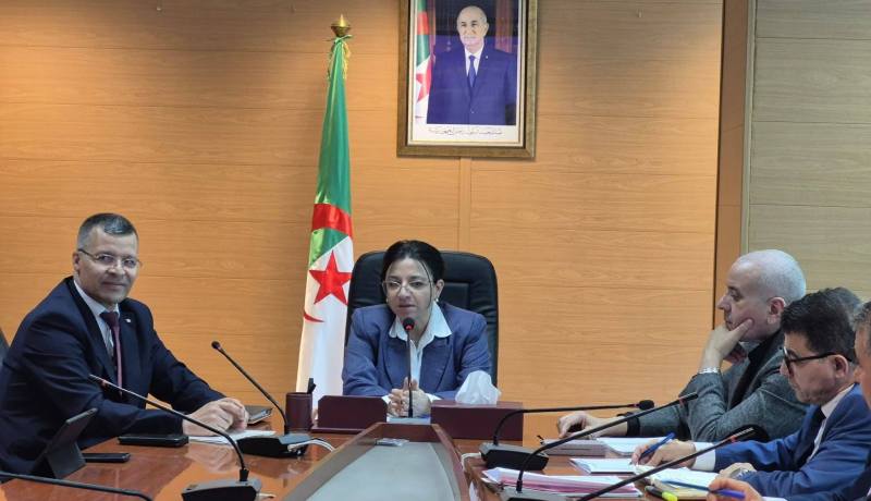 لقاء تنسيقي بين وزارة التجارة ووكالة ترقية الاستثمار حول توجيه الاستثمارات