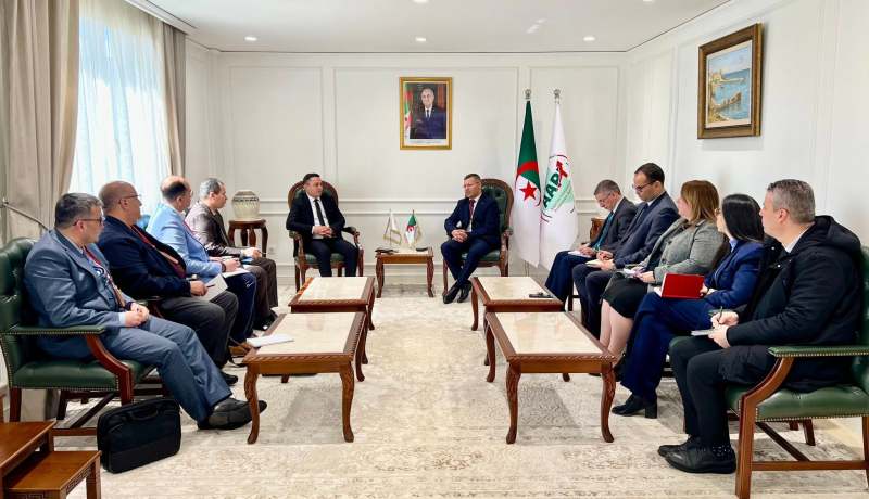 ركاش يبحث تجسيد فرص استثمارية للشركة القابضة الجزائرية للتخصصات الكيمياوية