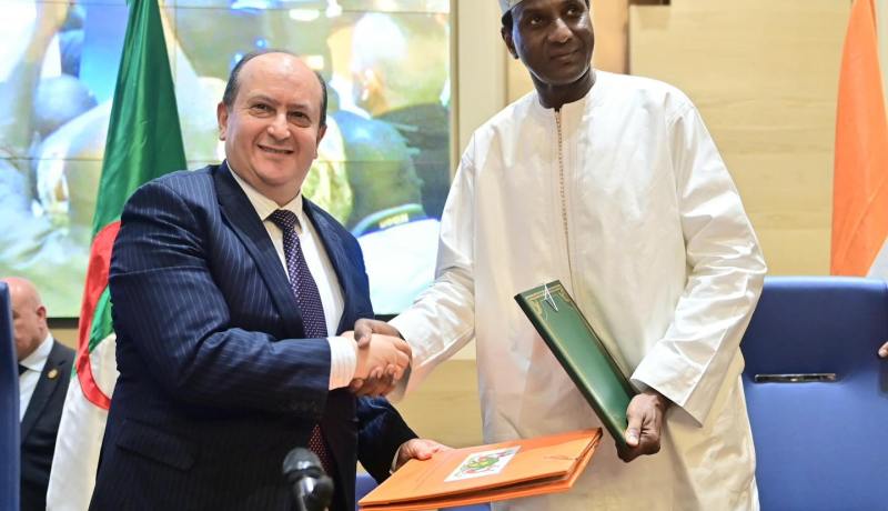 الوزير الأول يشرف رفقة نظيره النيجري على توقيع أكثر من 20 اتفاقية