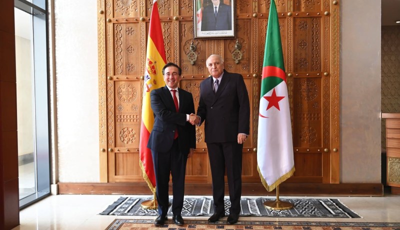 عطاف يستقبل وزير الشؤون الخارجية والاتحاد الأوروبي لإسبانيا