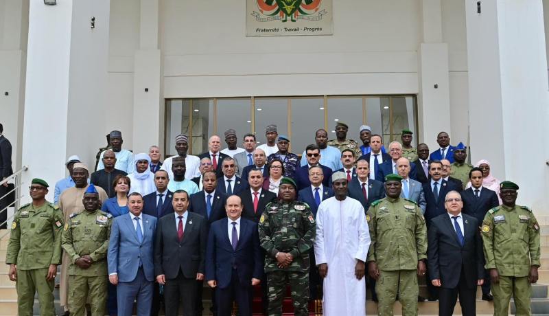 الوزير الأول يجري محادثات مع الرئيس النيجري بنيامي لبحث سبل تعزيز التعاون