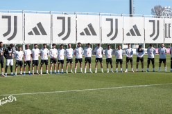 بعثة “الخضر” تقف دقيقة صمت ترحّمًا على رئيس الجمهورية الأسبق الراحل اليامين زروال