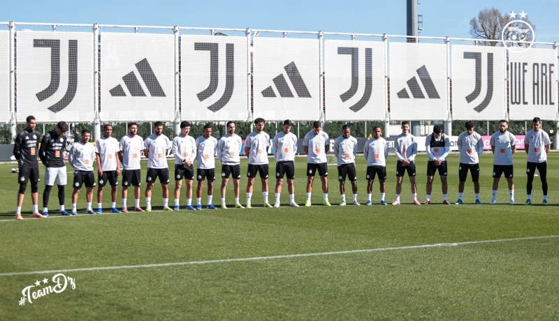 بعثة “الخضر” تقف دقيقة صمت ترحّمًا على رئيس الجمهورية الأسبق الراحل اليامين زروال