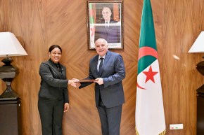 عطاف يستلم أوراق اعتماد سفيرة الغابون الجديدة