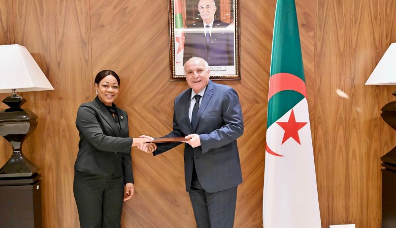 عطاف يستلم أوراق اعتماد سفيرة الغابون الجديدة