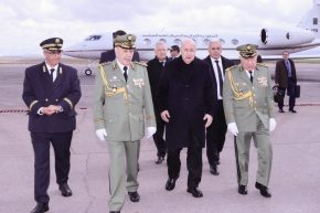 الرئيس تبون يشرف على مراسم جنازة المجاهد اليامين زروال