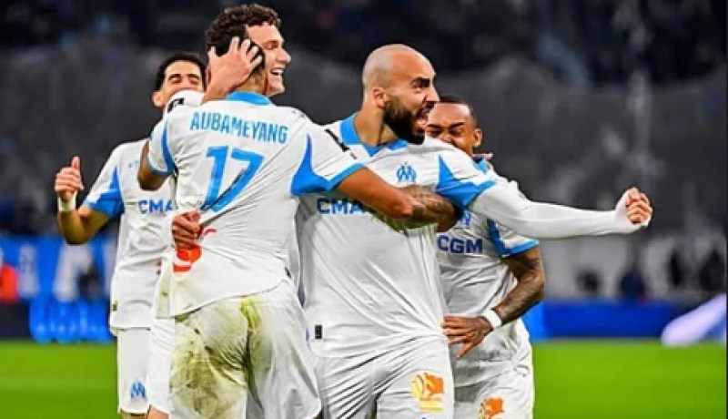 عبدلي يترك بصمته في قمة مارسيليا وليون