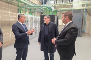 زروقي يتفقد في برشلونة تقدم مشروع الكابل البحري “ميدوسا” لتعزيز الربط الرقمي للجزائر