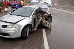 وفاة شخص في حادث اصطدام بين سيارة وشاحنة بالمدية