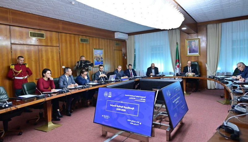 الوزير الأول يترأس اجتماعًا لدراسة الاستراتيجية الوطنية للسينما 2026–2030