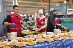 الهلال الأحمر الجزائري يوزع وجبات إفطار على أكثر من 5000 صائم بالخروبة