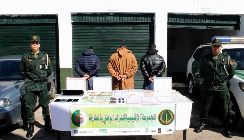 الإطاحة بعصابة تقوم بتهريب السيارات وتزوير ملفاتها القاعدية بالطارف